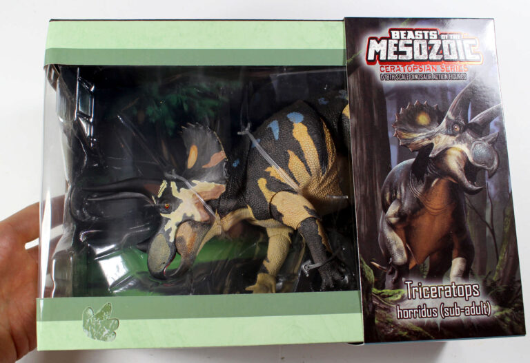 The final packaged samples for the Beasts of the Mesozoic: Ceratopsian Series wave 1 are in and they are much better than the previous ones.