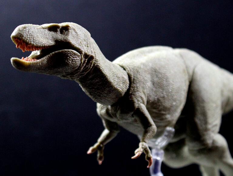 It took a bit longer than expected but the Beasts of the Mesozoic juvenile Tyrannosaurus Rex sculpt is finally done! Expect more photos soon.