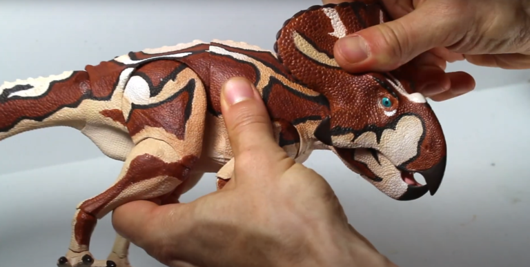 Preview video showing off the 1/6th scale Protoceratops action figure!