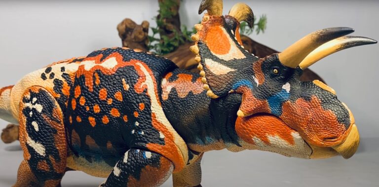 Dino Scream Reviews the Albertaceratops!