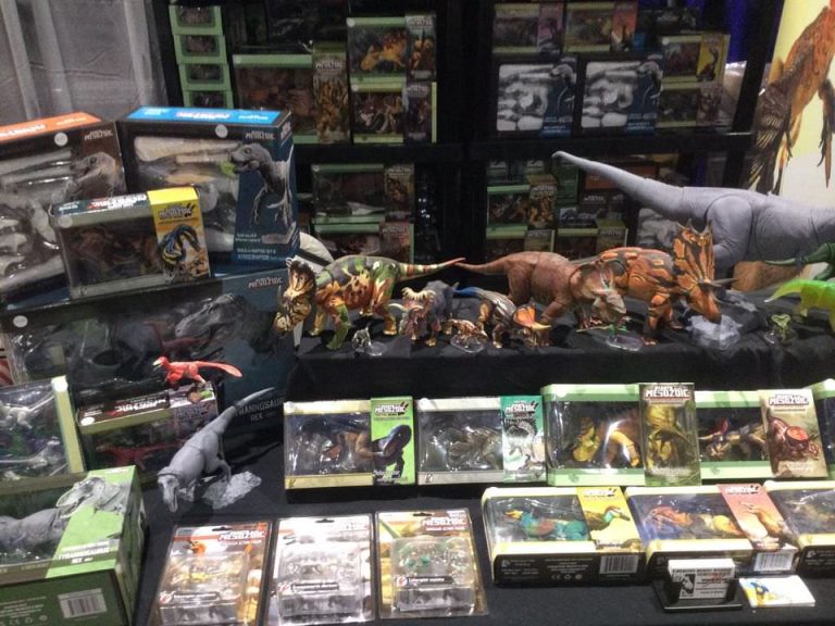 Preview night at San Diego Comic Con is on! Make sure to check out the last photo
