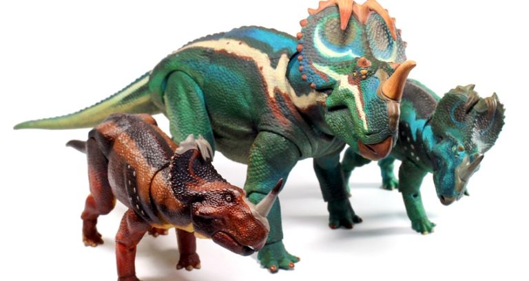 How Does a Centrosaurus Differ From Triceratops?